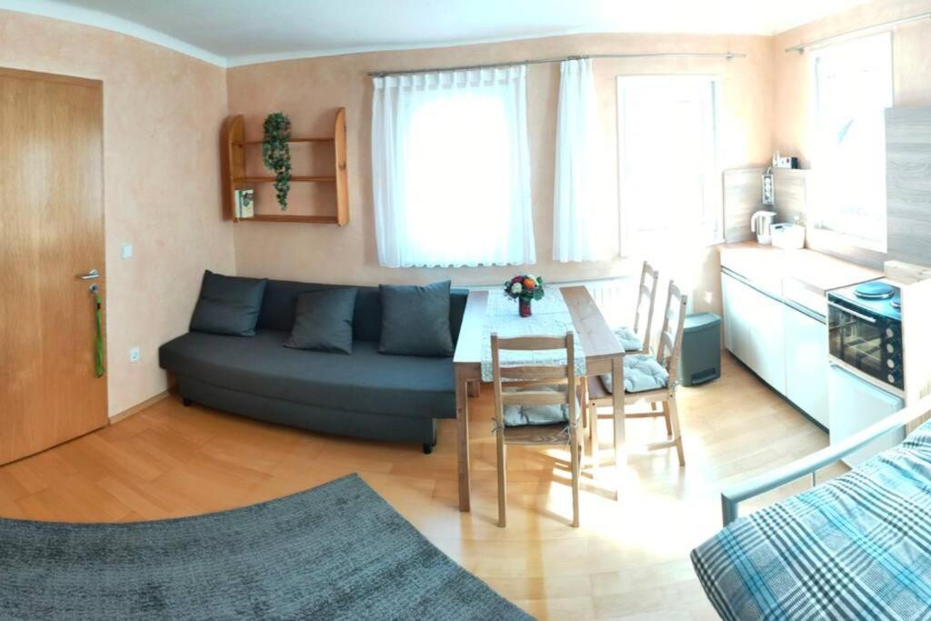Zentrale & Ruhige Ferienwohnung Mössingen Eksteriør bilde